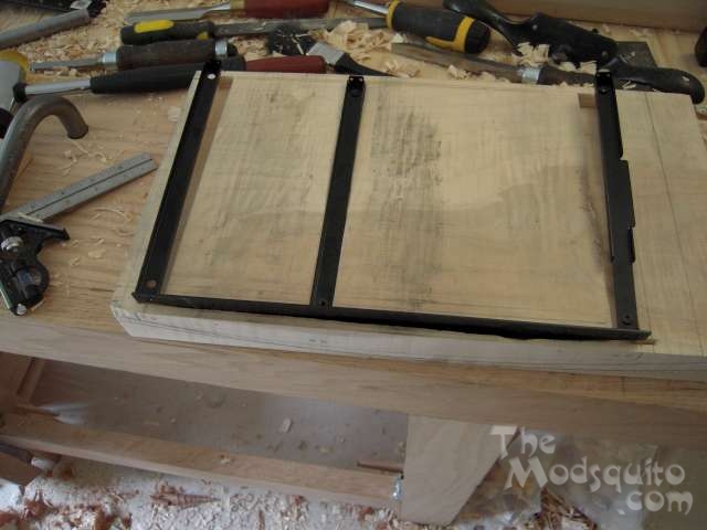 Dancing_Iridescence_Mosquito_Mods_Lian_Li_PC_Q30_Wood_Ground_Metal_DSC00091-W640.jpg