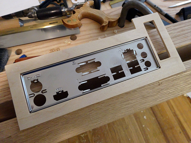 Mini_Watercooled_HTPC_modsquito_wood_scratch_build_DSC02170-W640.JPG