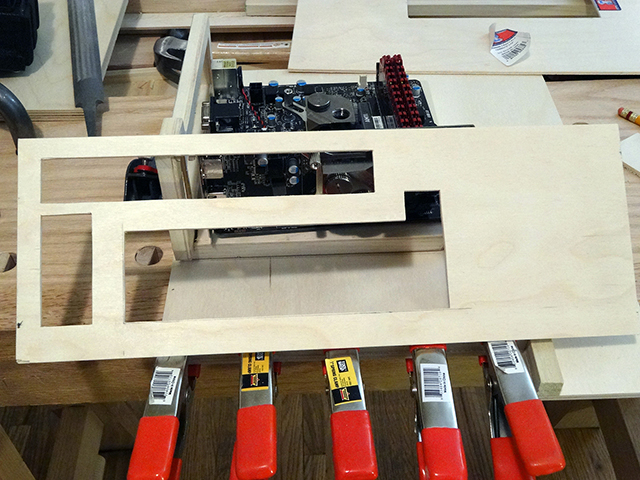 Mini_Watercooled_HTPC_modsquito_wood_scratch_build_DSC02277-W640.JPG
