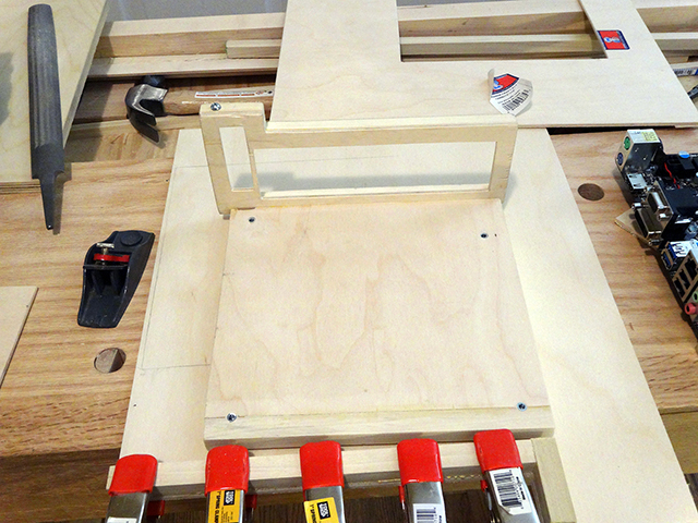 Mini_Watercooled_HTPC_modsquito_wood_scratch_build_DSC02279-W640.JPG