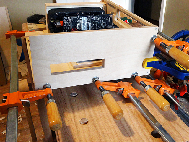 Mini_Watercooled_HTPC_modsquito_wood_scratch_build_DSC02304-W640.JPG