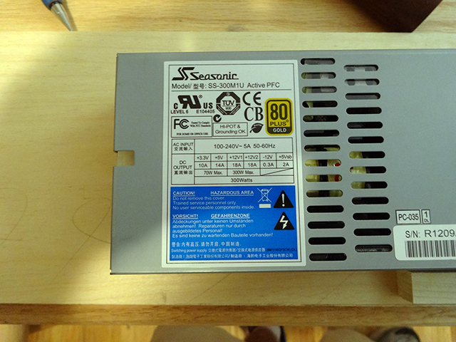 Mini_Watercooled_HTPC_modsquito_wood_scratch_build_DSC02373-W640.JPG