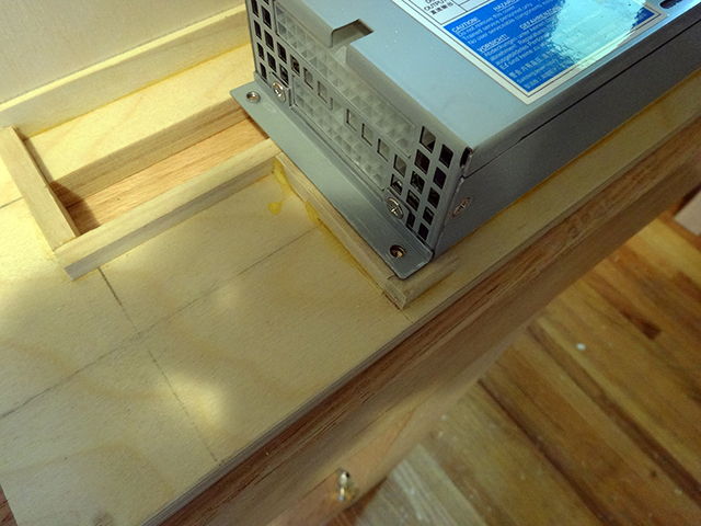 Mini_Watercooled_HTPC_modsquito_wood_scratch_build_DSC02385-W640.JPG