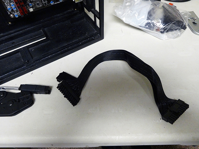 Mini_Watercooled_HTPC_modsquito_wood_scratch_build_DSC02565-W640.JPG