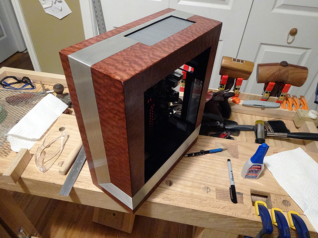 Mini_Watercooled_HTPC_modsquito_wood_scratch_build_DSC02589-W640.JPG