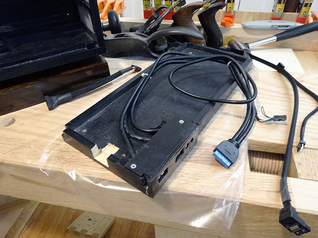 Mini_Watercooled_HTPC_modsquito_wood_scratch_build_DSC02667-W640.JPG