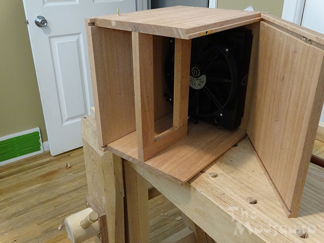 Mosquito_Victorian_Wooden_Desktop_G.Skill_DSC03543.JPG