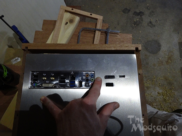 Mosquito_Victorian_Wooden_Desktop_G.Skill_DSC03651.jpg