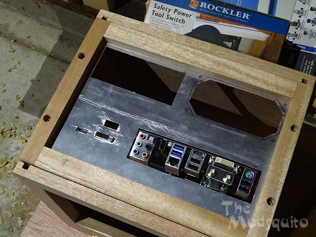 Mosquito_Victorian_Wooden_Desktop_G.Skill_DSC03654.jpg