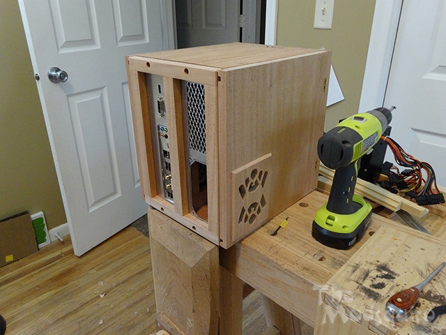 Mosquito_Victorian_Wooden_Desktop_G.Skill_DSC03683.jpg