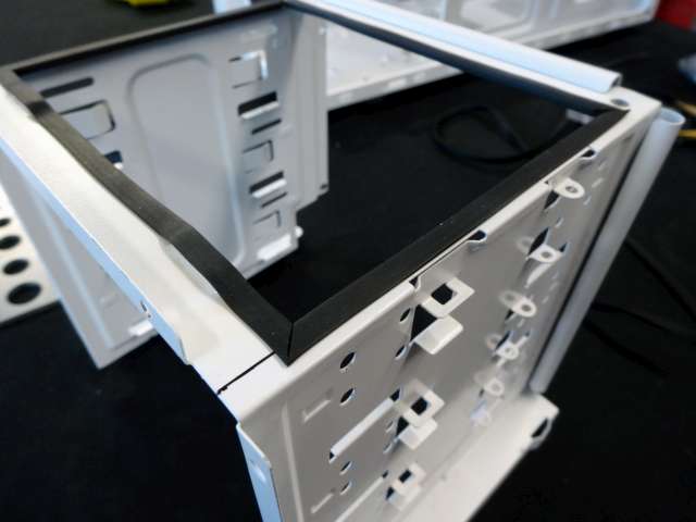 Mosquito_NZXT_H230_PrimoChill_LRT_Liquid_DSC00285-W640.jpg