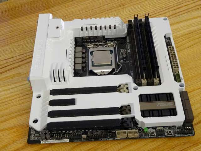 Mosquito_NZXT_H230_PrimoChill_LRT_Liquid_DSC00302-W640.jpg