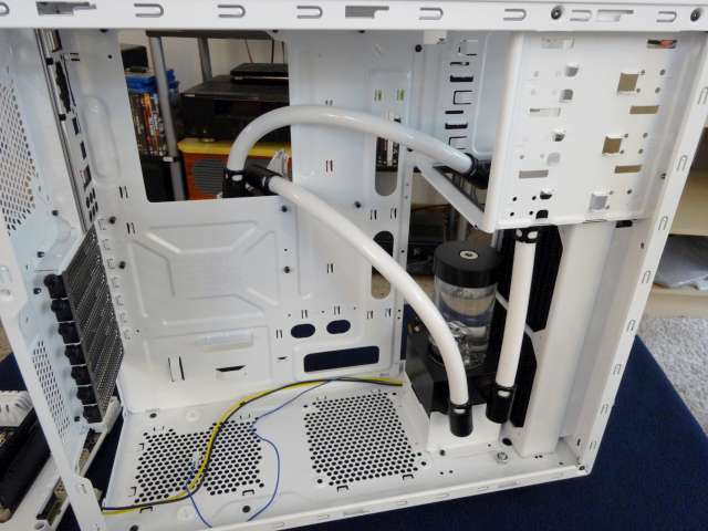 Mosquito_NZXT_H230_PrimoChill_LRT_Liquid_DSC00350-W640.jpg