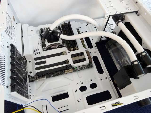 Mosquito_NZXT_H230_PrimoChill_LRT_Liquid_DSC00352-W640.jpg