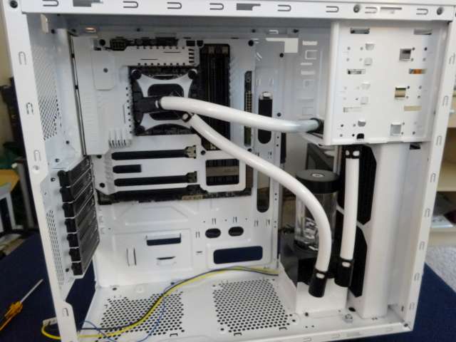 Mosquito_NZXT_H230_PrimoChill_LRT_Liquid_DSC00354-W640.jpg