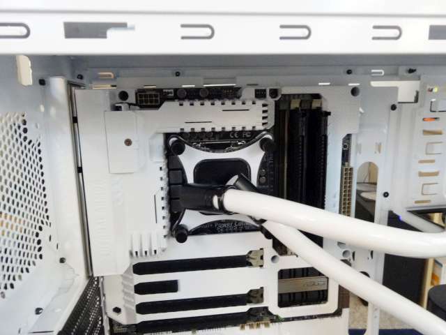 Mosquito_NZXT_H230_PrimoChill_LRT_Liquid_DSC00355-W640.jpg