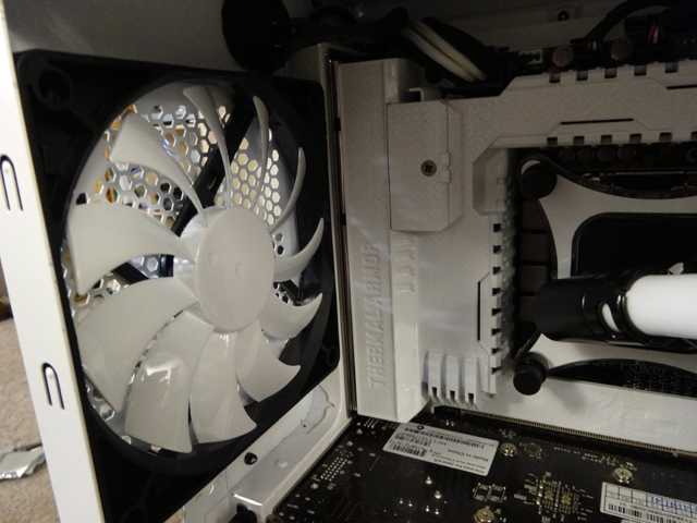 Mosquito_NZXT_H230_PrimoChill_LRT_Liquid_DSC00468-W640.JPG